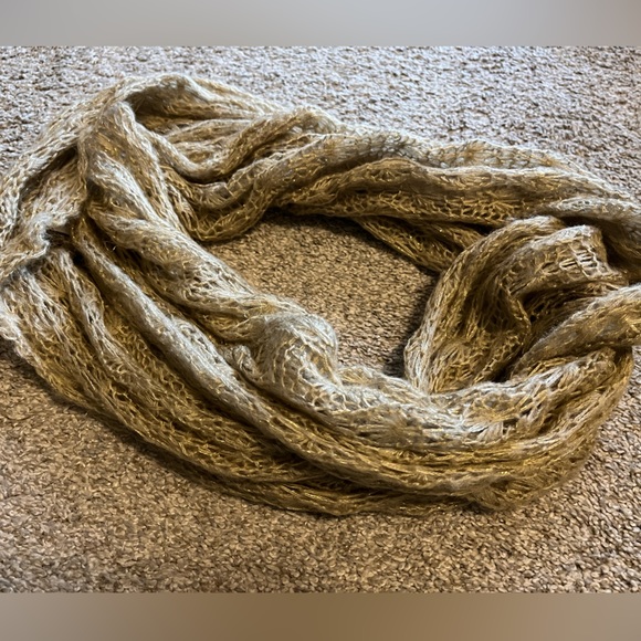 Ladies Infinity Tan with Gold Flex Scarf - Picture 4 of 10